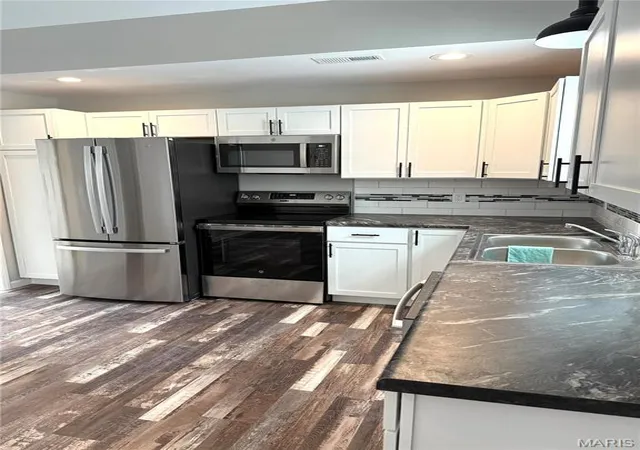 Photo 4 of Single Family Residence at 208 S Elm St, Bellflower, MO 63333 | MLS# MIS25008143 | | Sold on 2025-07-02