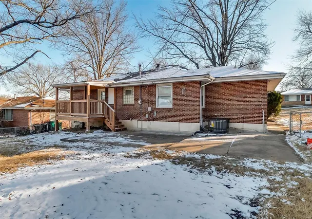 Photo 3 of Single Family Residence at 1239 Ensley Dr, Saint Louis, MO 63137 | MLS# MIS25008239 | | Sold on 2025-05-13