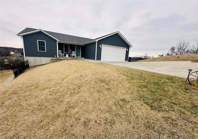 Photo 4 of Single Family Residence at 511 Mcnair St, New Haven, MO 63068 | MLS# MIS25008362 | | Sold on 2025-06-05