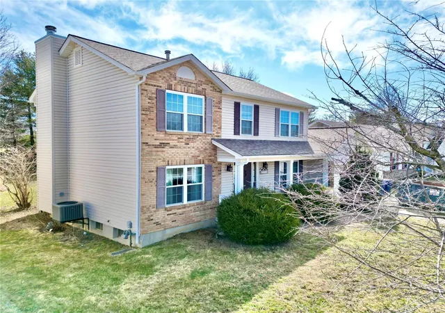 Photo 3 of Single Family Residence at 5830 Walnut Creek Blvd, Saint Charles, MO 63304 | MLS# MIS25008473 | | Sold on 2025-06-04