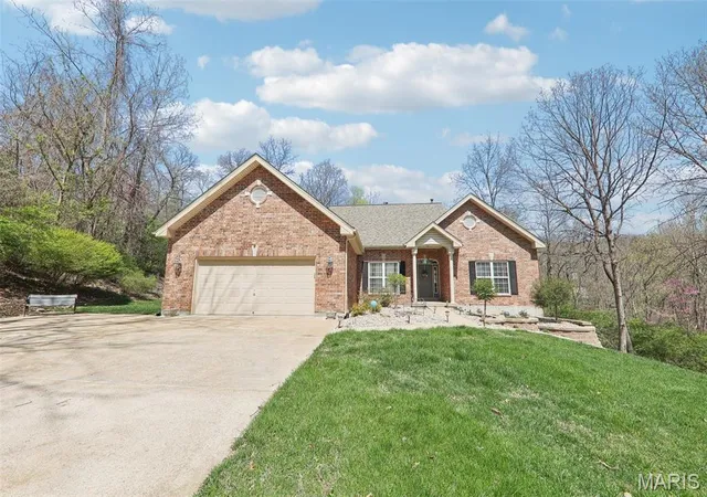 Photo 2 of Single Family Residence at 30 Pitman Hill Rd, Saint Charles, MO 63304 | MLS# MIS25008478 | | Sold on 2025-05-29