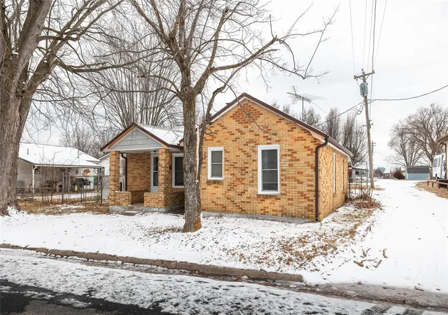 Photo 3 of Single Family Residence at 307 S Spring Ave, Owensville, MO 65066 | MLS# MIS25008547 |  | Sold on 2025-05-28