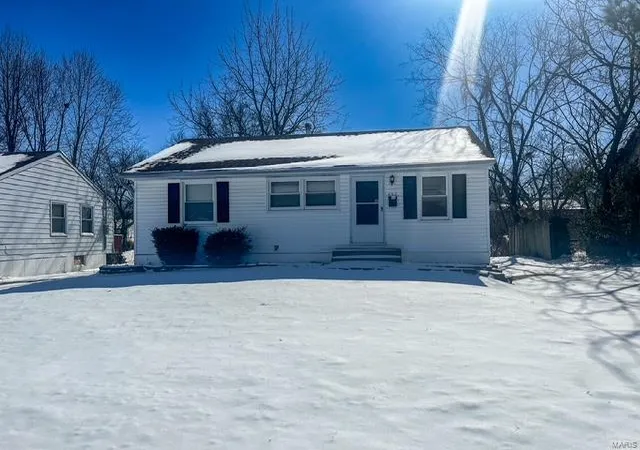 Single Family Residence at 452 Midlothian Rd, Saint Louis, MO 63137 | MLS# MIS25008619 | | Sold on 2025-04-10