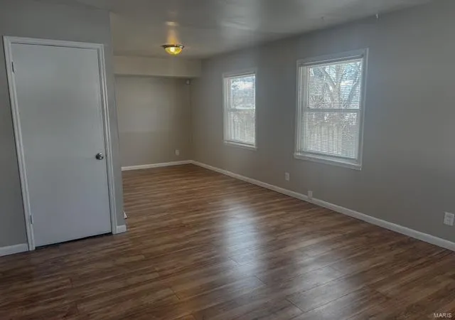 Photo 3 of Single Family Residence at 452 Midlothian Rd, Saint Louis, MO 63137 | MLS# MIS25008619 | | Sold on 2025-04-10