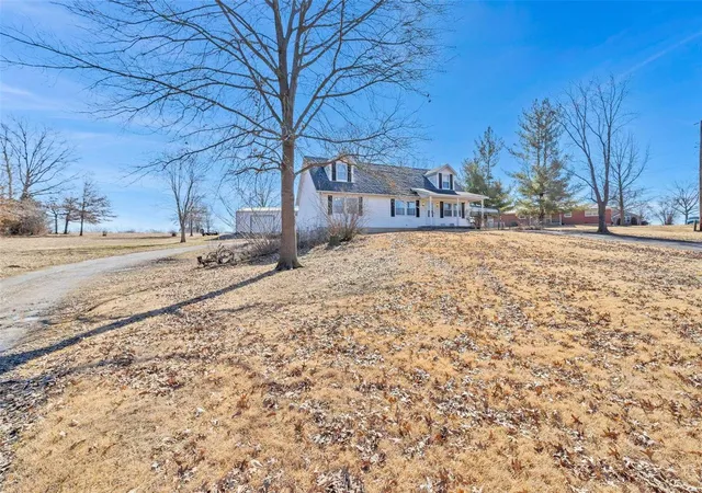 Photo 3 of Single Family Residence at 804 Sunset Ln, Mexico, MO 65265 | MLS# MIS25008658 | | Sold on 2025-04-23