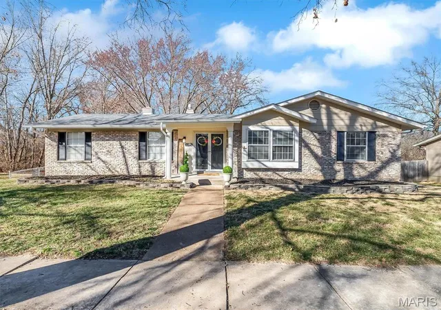 Single Family Residence at 12971 Button Ct, Saint Louis, MO 63146 | MLS# MIS25008683 | | Sold on 2025-05-14