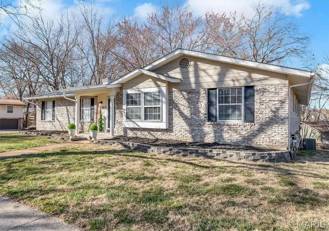 Photo 1 of Single Family Residence at 12971 Button Ct, Saint Louis, MO 63146 | MLS# MIS25008683 | | Sold on 2025-05-14
