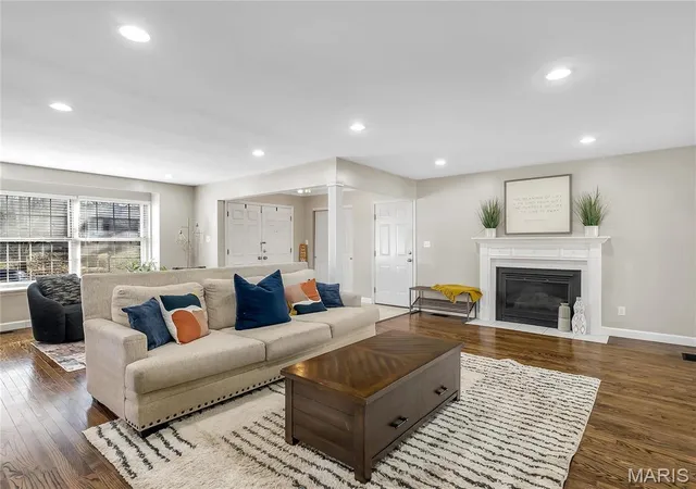 Photo 2 of Single Family Residence at 12971 Button Ct, Saint Louis, MO 63146 | MLS# MIS25008683 | | Sold on 2025-05-14