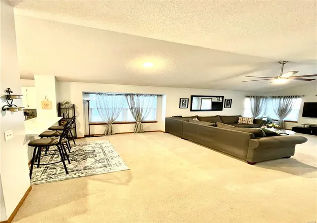 Photo 4 of Single Family Residence at 3032 Plum Creek Dr, Saint Peters, MO 63303 | MLS# MIS25008688 | | Sold on 2025-04-04