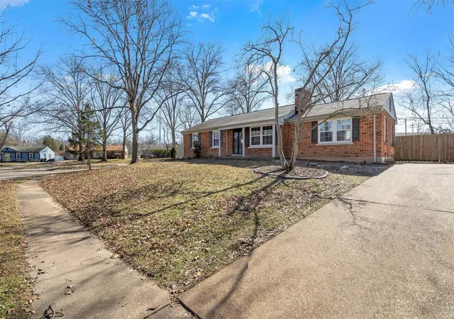 Photo 1 of Single Family Residence at 941 Box Elder Dr, Saint Louis, MO 63122 | MLS# MIS25008705 |  | Sold on 2025-04-15