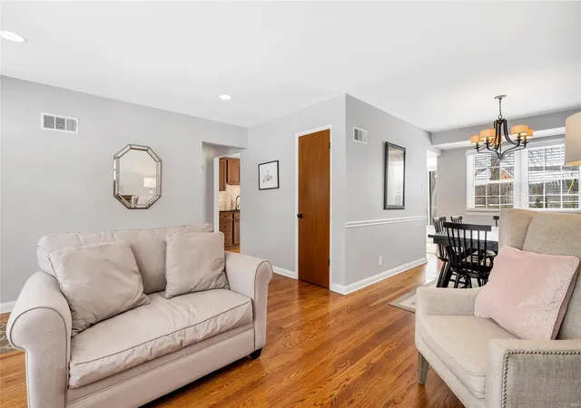 Photo 4 of Single Family Residence at 941 Box Elder Dr, Saint Louis, MO 63122 | MLS# MIS25008705 |  | Sold on 2025-04-15