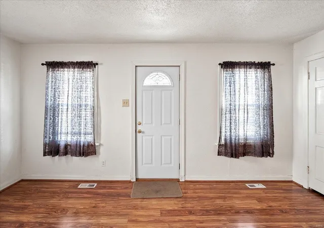Photo 3 of Single Family Residence at 2060 Coleridge Dr, Saint Louis, MO 63136 | MLS# MIS25008740 |  | Sold on 2025-04-22