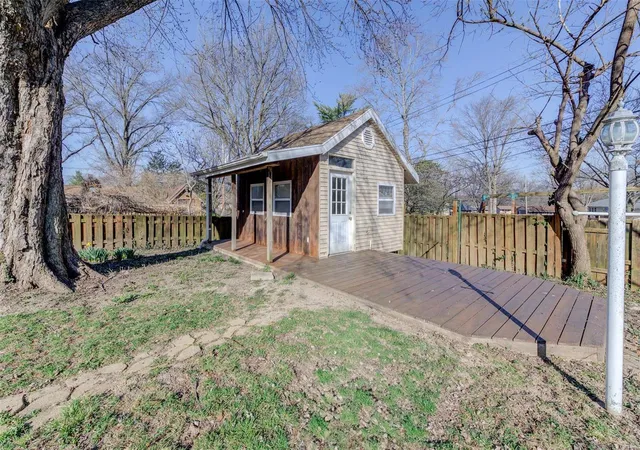 Photo 4 of Single Family Residence at 4507 Niagara Dr, Saint Louis, MO 63129 | MLS# MIS25008869 | | Sold on 2025-04-21