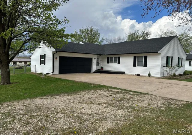 Photo 4 of Single Family Residence at 1773 Southridge Ln, Owensville, MO 65066 | MLS# MIS25008971 | | Sold on 2025-08-14