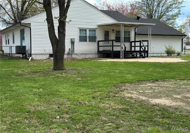 Photo 5 of Single Family Residence at 1773 Southridge Ln, Owensville, MO 65066 | MLS# MIS25008971 | | Sold on 2025-08-14