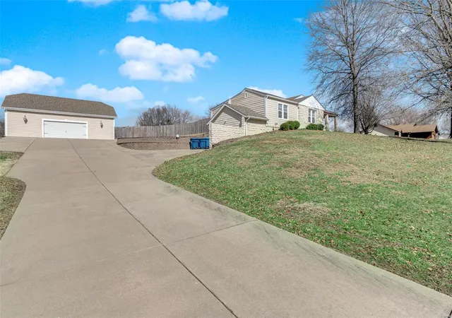 Photo 3 of Single Family Residence at 801 Prigge Rd, Saint Louis, MO 63138 | MLS# MIS25009121 | | Sold on 2025-04-22