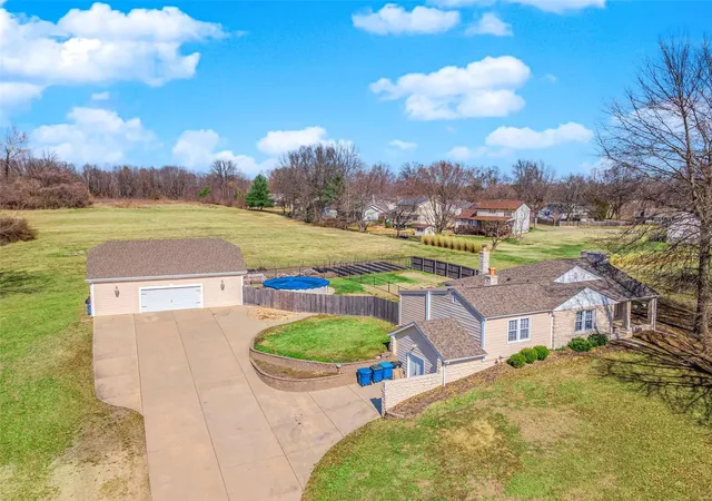Photo 4 of Single Family Residence at 801 Prigge Rd, Saint Louis, MO 63138 | MLS# MIS25009121 | | Sold on 2025-04-22