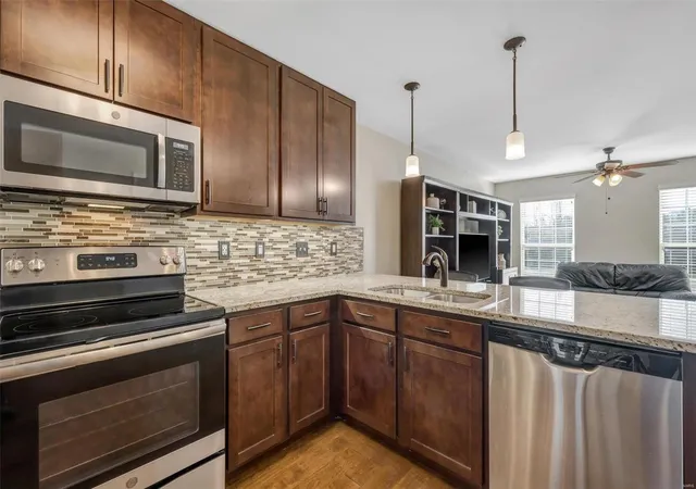 Photo 3 of Townhouse at 1823 Basston Dr, Saint Louis, MO 63146 | MLS# MIS25009217 | | Sold on 2025-06-06