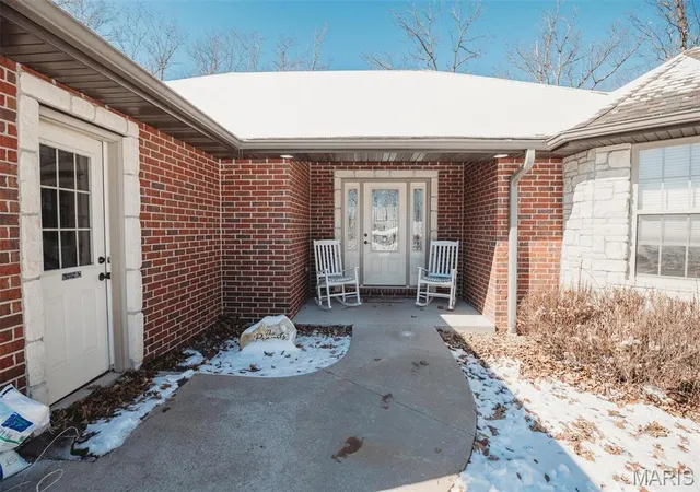Photo 3 of Single Family Residence at 450 Worth St, Holts Summit, MO 65043 | MLS# MIS25009300 | | Sold on 2025-12-05