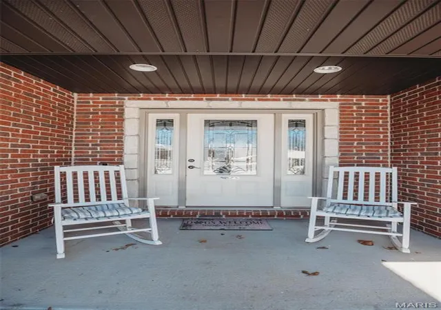 Photo 4 of Single Family Residence at 450 Worth St, Holts Summit, MO 65043 | MLS# MIS25009300 | | Sold on 2025-12-05