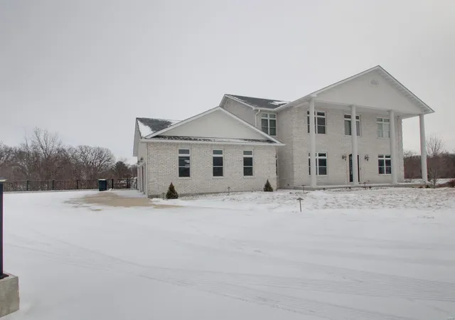 Photo 3 of Single Family Residence at 274 Gala Dr, Hannibal, MO 63401 | MLS# MIS25009338 | | Sold on 2025-05-09