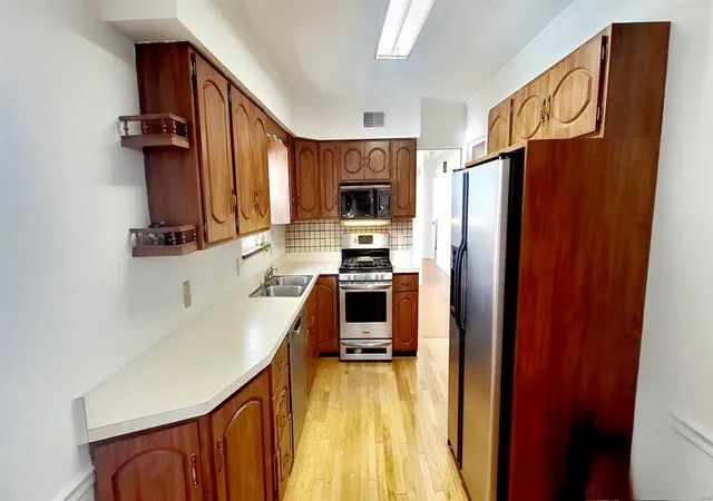 Photo 4 of Single Family Residence at 7811 Colleen Ave, Saint Louis, MO 63123 | MLS# MIS25009376 |  | Sold on 2025-04-16