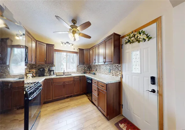 Photo 3 of Single Family Residence at 3522 San Jose Ln, Saint Ann, MO 63074 | MLS# MIS25009415 | | Sold on 2025-04-04
