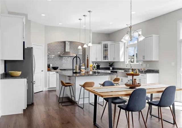 Photo 4 of Single Family Residence at 862 Topsfield Dr, Lake Saint Louis, MO 63367 | MLS# MIS25009620 | | Sold on 2025-05-13