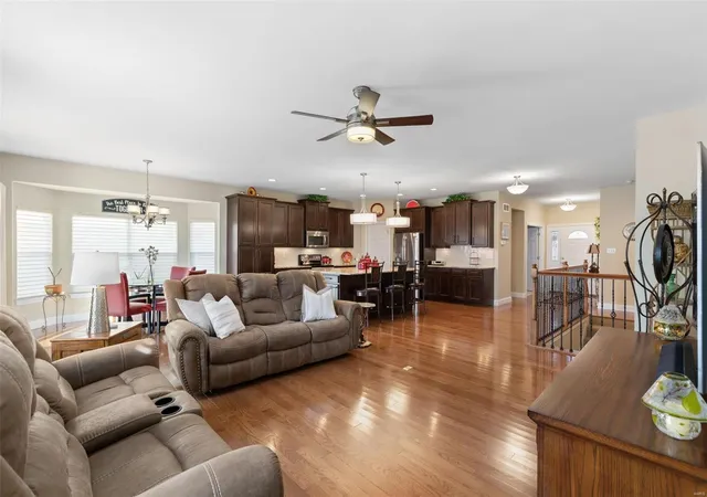 Photo 4 of Villa at 1237 Emerald Gardens Dr, Saint Peters, MO 63376 | MLS# MIS25009642 |  | Sold on 2025-05-06