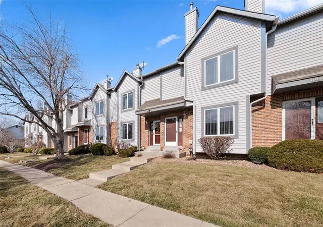 Photo 4 of Condominium at 3105 Sherman Park Dr #1F, Saint Charles, MO 63303 | MLS# MIS25009752 | | Sold on 2025-05-07