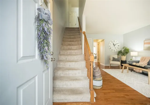 Photo 4 of Townhouse at 1528 Yale Ave, Saint Louis, MO 63117 | MLS# MIS25009808 | | Sold on 2025-03-24