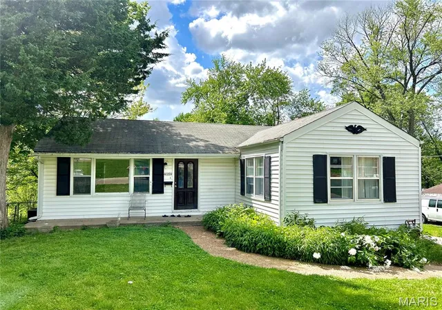 Photo 1 of Single Family Residence at 4059 Jane Ave, Saint Ann, MO 63074 | MLS# MIS25009853 | | Sold on 2025-05-30