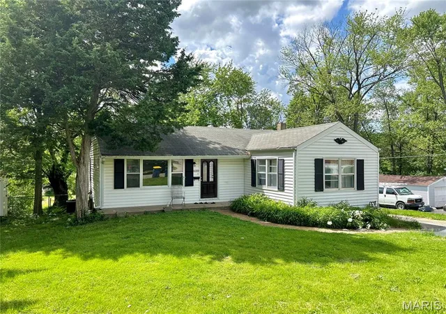 Photo 4 of Single Family Residence at 4059 Jane Ave, Saint Ann, MO 63074 | MLS# MIS25009853 | | Sold on 2025-05-30