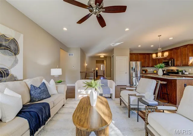 Photo 4 of Villa at 1525 Woodside Hills Dr, Saint Peters, MO 63376 | MLS# MIS25009869 | | Sold on 2025-10-16