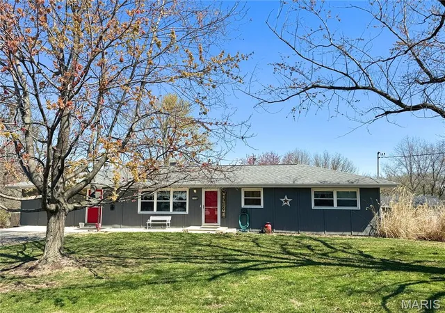 Single Family Residence at 1128 Boschert Dr, Saint Charles, MO 63304 | MLS# MIS25009954 | | Sold on 2025-06-05