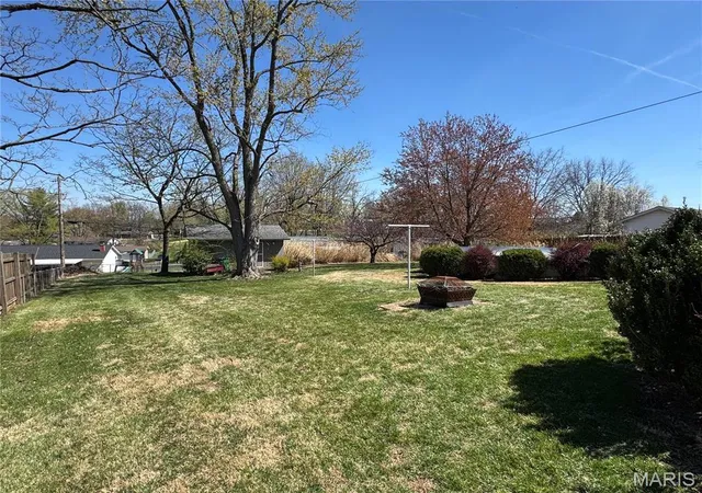 Photo 2 of Single Family Residence at 1128 Boschert Dr, Saint Charles, MO 63304 | MLS# MIS25009954 | | Sold on 2025-06-05