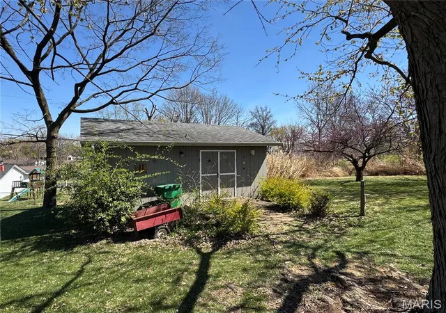 Photo 3 of Single Family Residence at 1128 Boschert Dr, Saint Charles, MO 63304 | MLS# MIS25009954 | | Sold on 2025-06-05