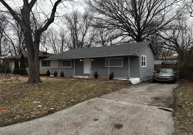 Single family home for sale at 10533 Earl Dr, Saint Louis, MO 63136 | MLS# MIS25009963 | Listing updated on 2025-08-15