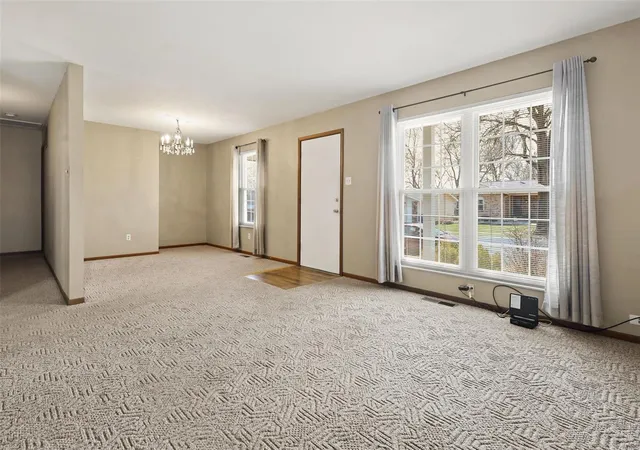 Photo 4 of Single Family Residence at 2361 England Town Rd, Saint Louis, MO 63129 | MLS# MIS25010035 | | Sold on 2025-04-24