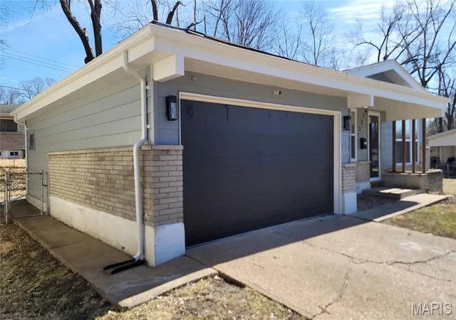 Photo 2 of Single Family Residence at 10216 Pannell Dr, Saint Louis, MO 63136 | MLS# MIS25010112 | | Sold on 2025-12-08