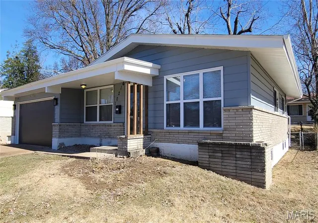 Photo 3 of Single Family Residence at 10216 Pannell Dr, Saint Louis, MO 63136 | MLS# MIS25010112 | | Sold on 2025-12-08