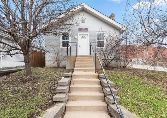 Single Family Residence at 2556 Oakland Ave, Saint Louis, MO 63143 | MLS# MIS25010190 |  | Sold on 2025-03-27