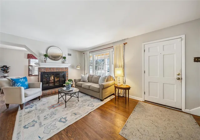 Photo 4 of Single Family Residence at 82 Heatherbrook Ln, Saint Louis, MO 63122 | MLS# MIS25010243 |  | Sold on 2025-06-13