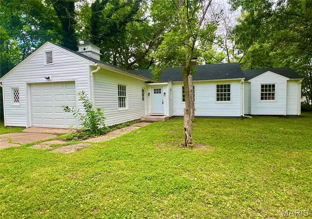 Photo 1 of Single Family Residence at 410 N State St, Montgomery City, MO 63361 | MLS# MIS25010261 | | Sold on 2025-09-09