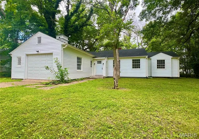 Photo 3 of Single Family Residence at 410 N State St, Montgomery City, MO 63361 | MLS# MIS25010261 | | Sold on 2025-09-09