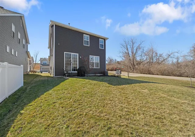 Photo 4 of Single Family Residence at 105 Katiemist Dr, Saint Peters, MO 63376 | MLS# MIS25010304 | | Sold on 2025-04-10