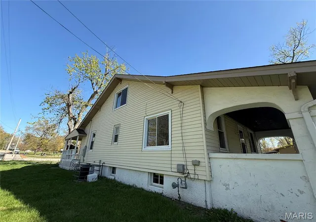 Photo 2 of Single Family Residence at 11722 Larimore Rd, Saint Louis, MO 63138 | MLS# MIS25010335 |  | Sold on 2025-06-13