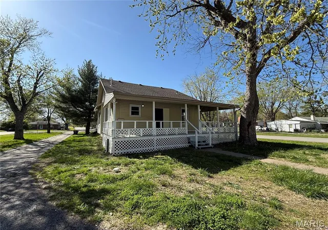 Photo 4 of Single Family Residence at 11722 Larimore Rd, Saint Louis, MO 63138 | MLS# MIS25010335 |  | Sold on 2025-06-13