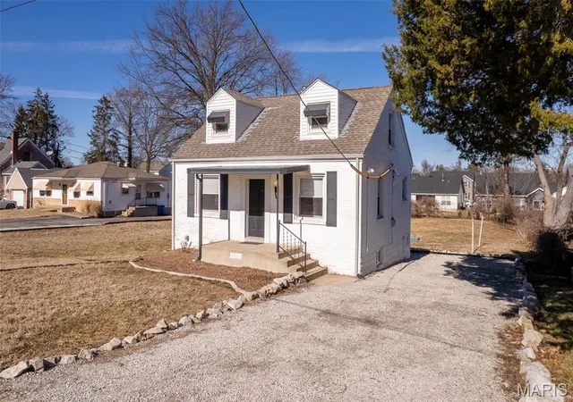 Photo 3 of Single Family Residence at 4109 Burnett Ave, Saint Louis, MO 63125 | MLS# MIS25010447 |  | Sold on 2025-06-16