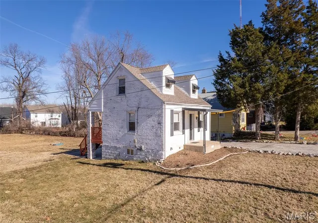 Photo 4 of Single Family Residence at 4109 Burnett Ave, Saint Louis, MO 63125 | MLS# MIS25010447 |  | Sold on 2025-06-16